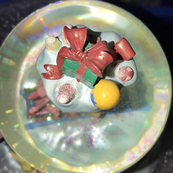 Winnie the Pooh Snow Globe - Picture 9 of 11